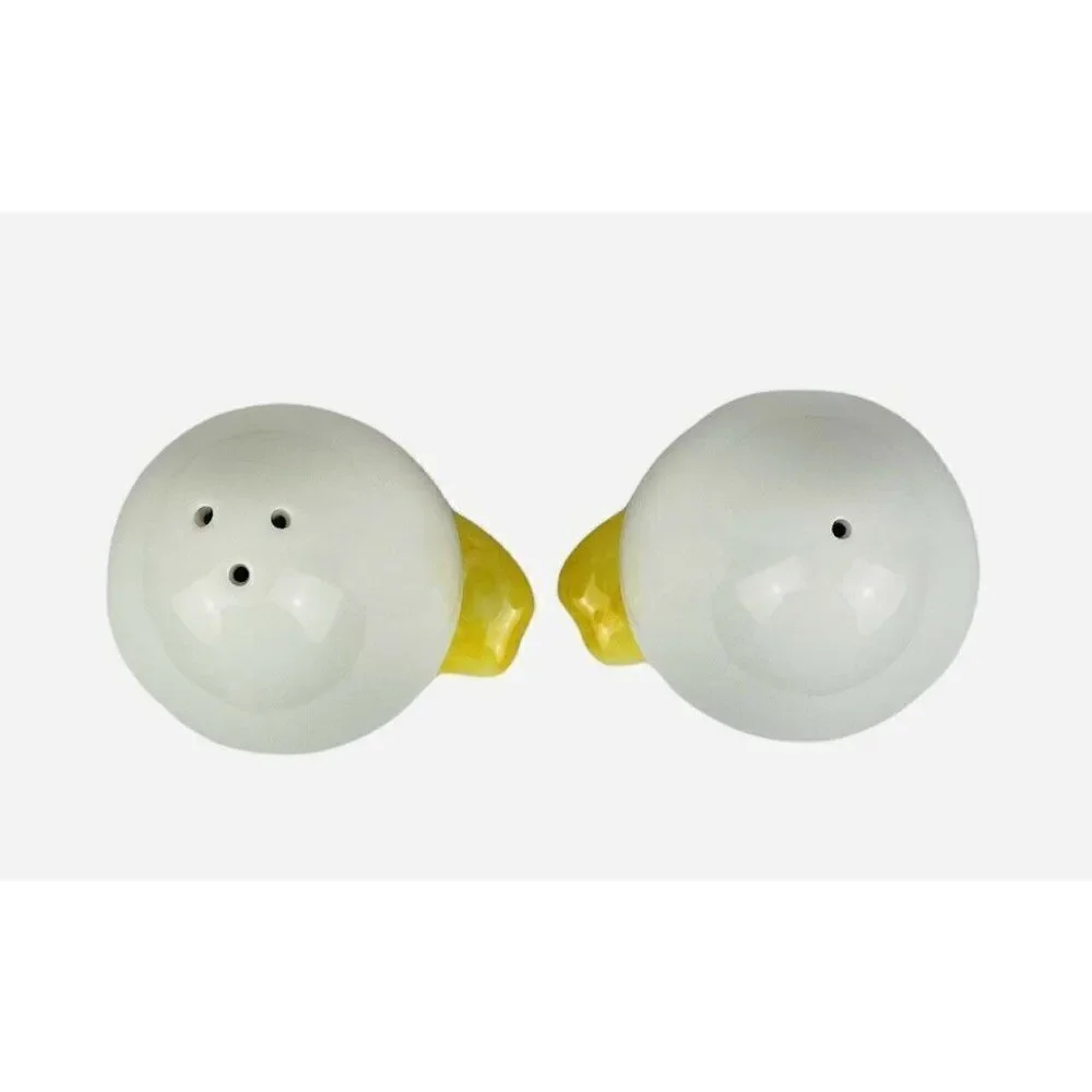 Novelty Easter Chicks in Eggs Salt and Pepper Shakers Feet Sheldon Shell Table